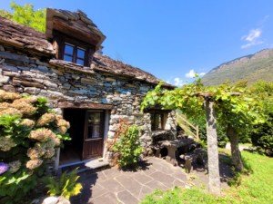 NZZ am Sonntag Tessin Makler Claude Meury im Interview zum Thema Rusticos Sehnsuchtsort in den Bergen