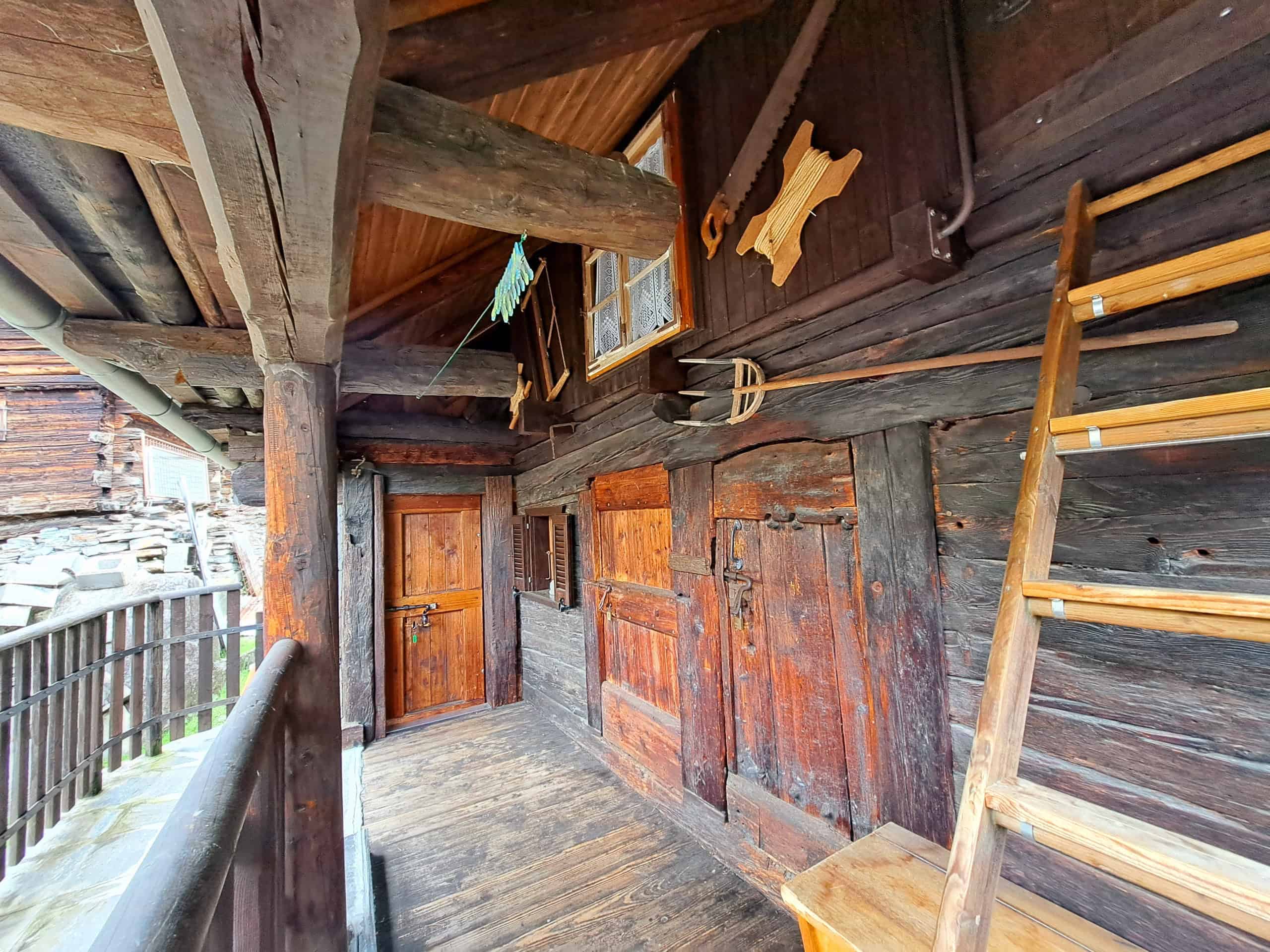 Rustico Rarität mitten in den Bergen in einem typischen Weiler 11
