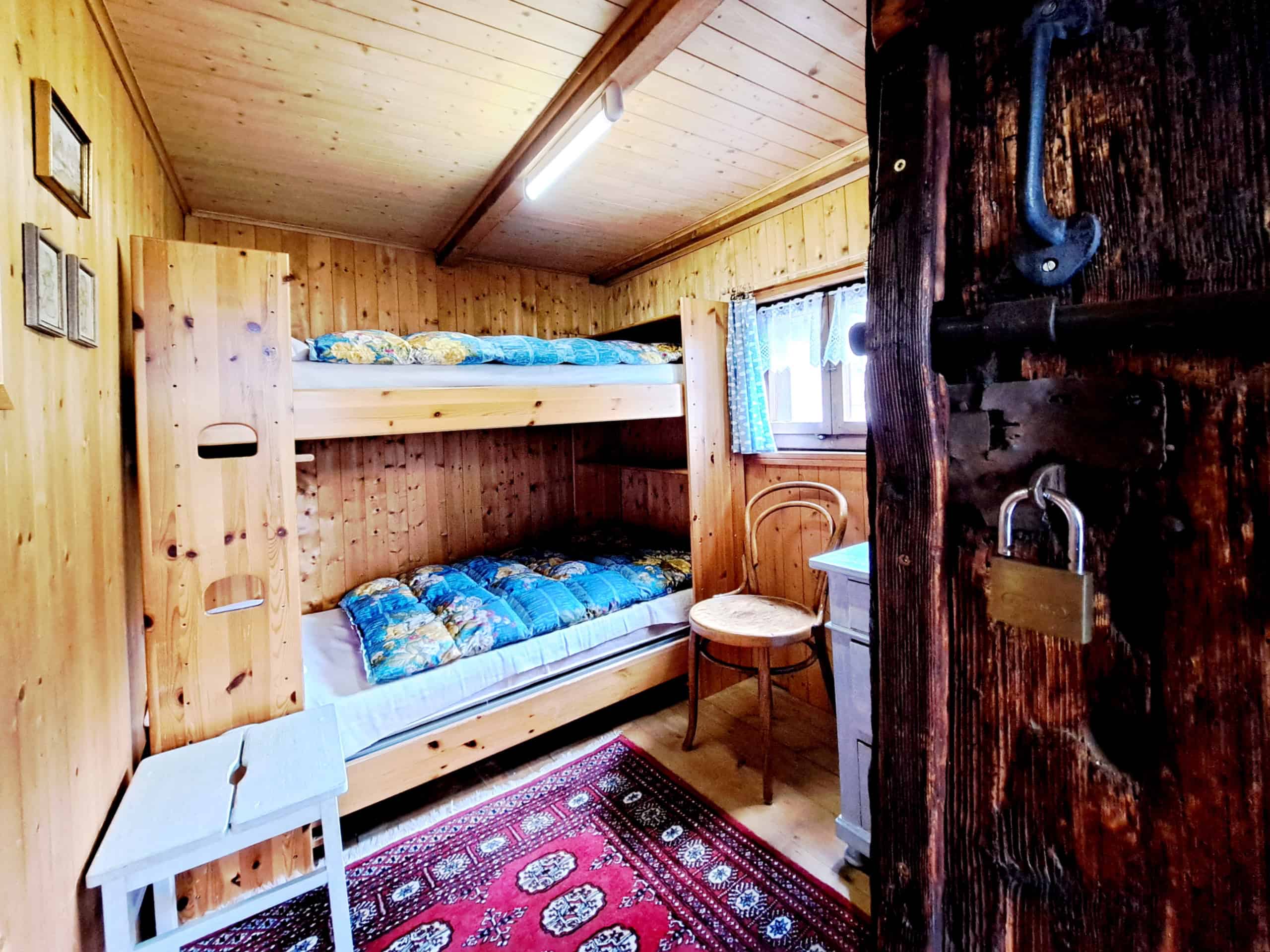 Rustico Rarität mitten in den Bergen in einem typischen Weiler 9